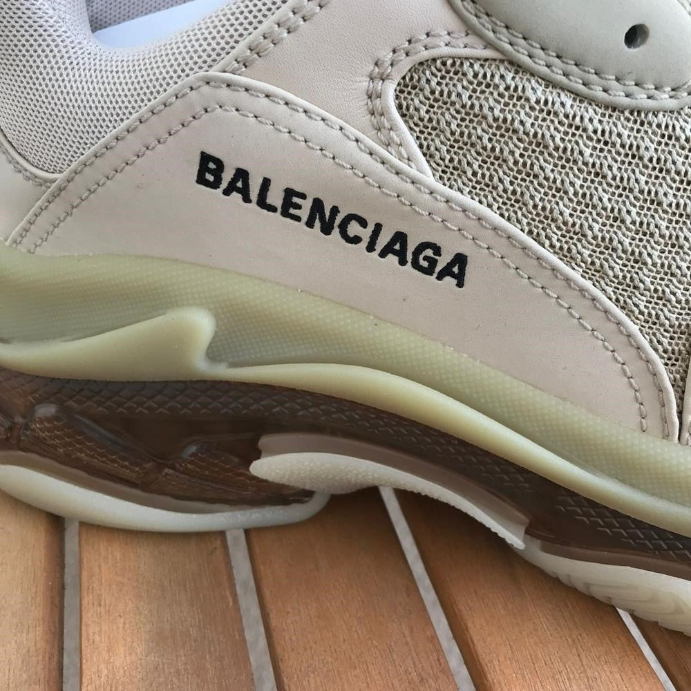 Authentic 💯 Balenciaga WOMEN'S TRIPLE S CLEAR SOLE SNEAKER IN BEIGE Leather SIZE US 11