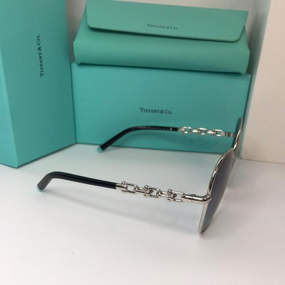 New - 💯 original TIFFANY TF3086 6001/9SThis aviator  sunglass comes in silver