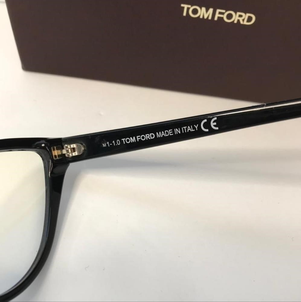 New- 💯 Original TOM FORD FT5729-B/V 001This cat eye optical comes in a shiny