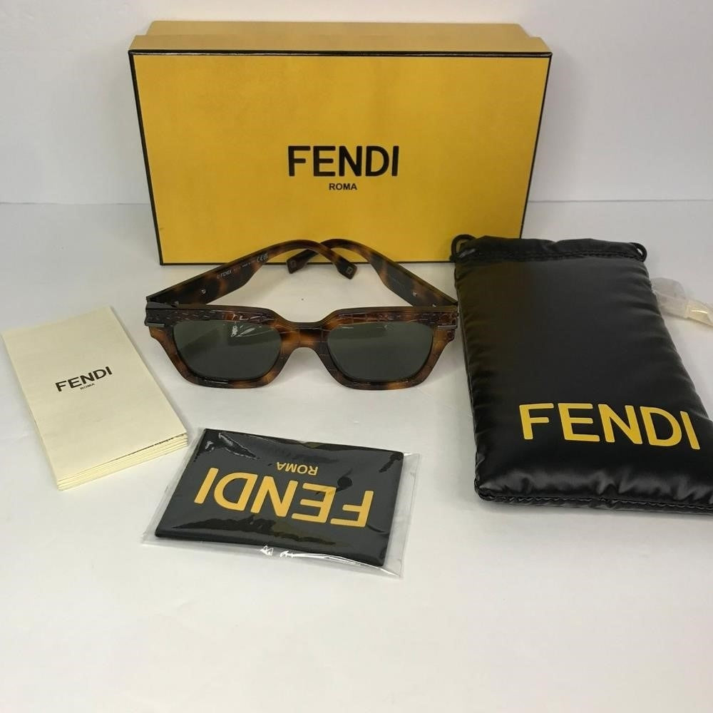 New - 💯 Original  Fendi FE40078I squared sunglasses