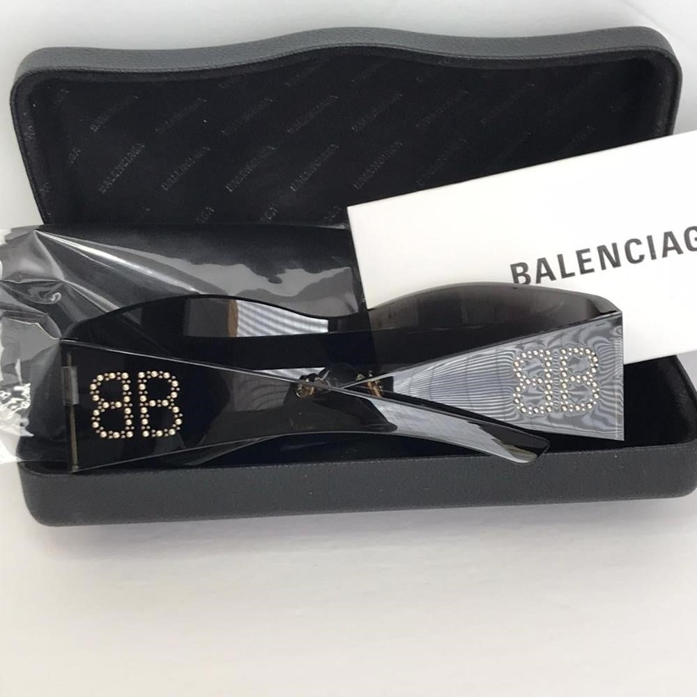 - 💯 - Authentic New BalenciagaMONO MASK SUNGLASSES | BB0122S seen  on Kim