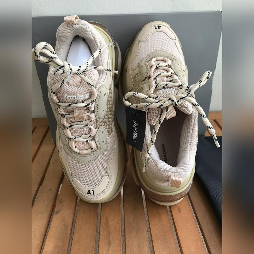 New 💯 Original Balenciaga WOMEN'S TRIPLE S CLEAR SOLE SNEAKER IN BEIGE