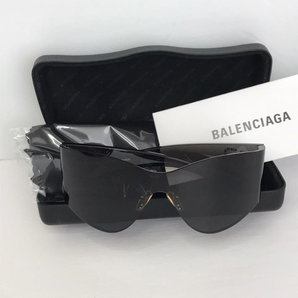 Authentic New BalenciagaMONO MASK SUNGLASSES | BB0122S seen  on Kim Kardashian