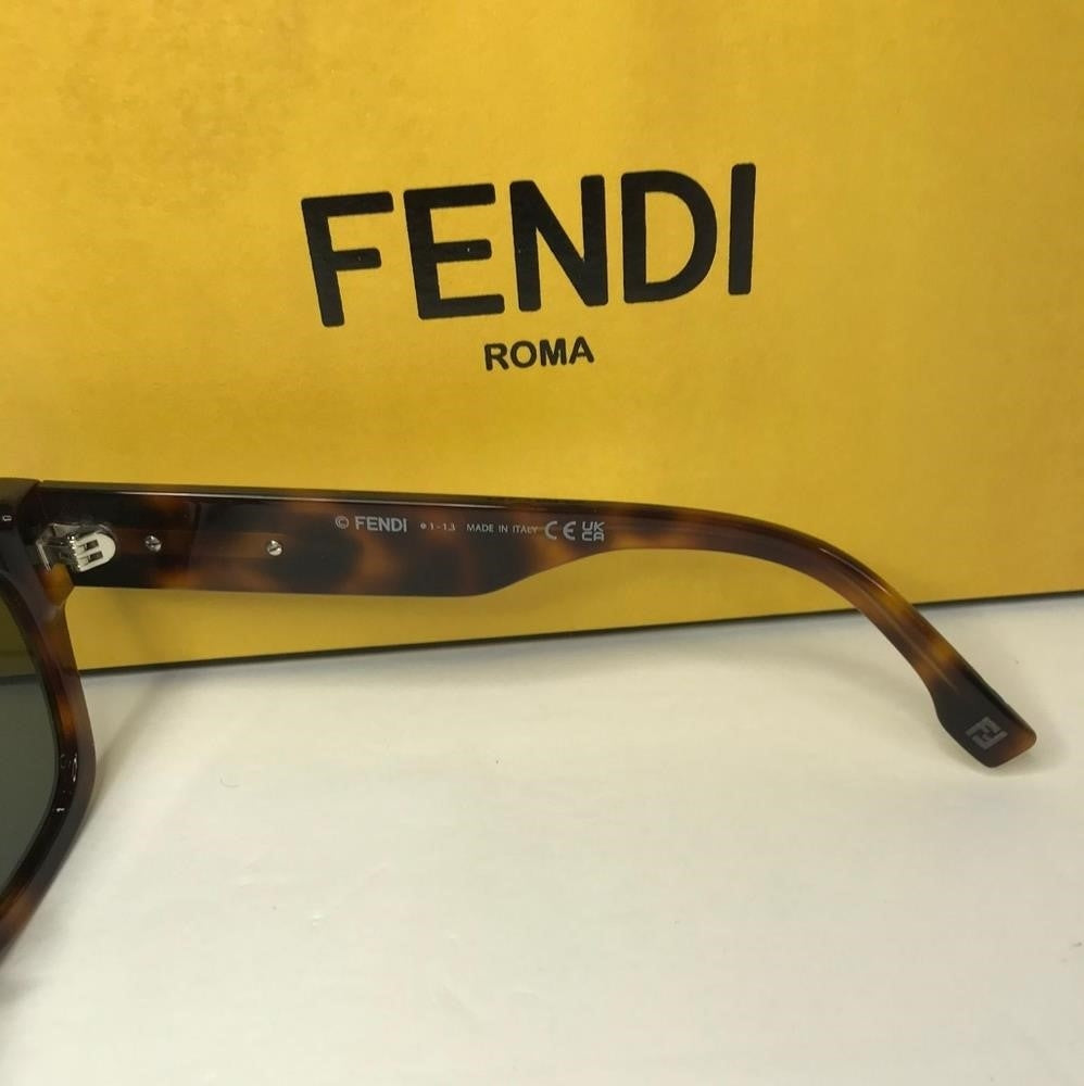 💯 Original  Fendi FE40078I squared sunglasses