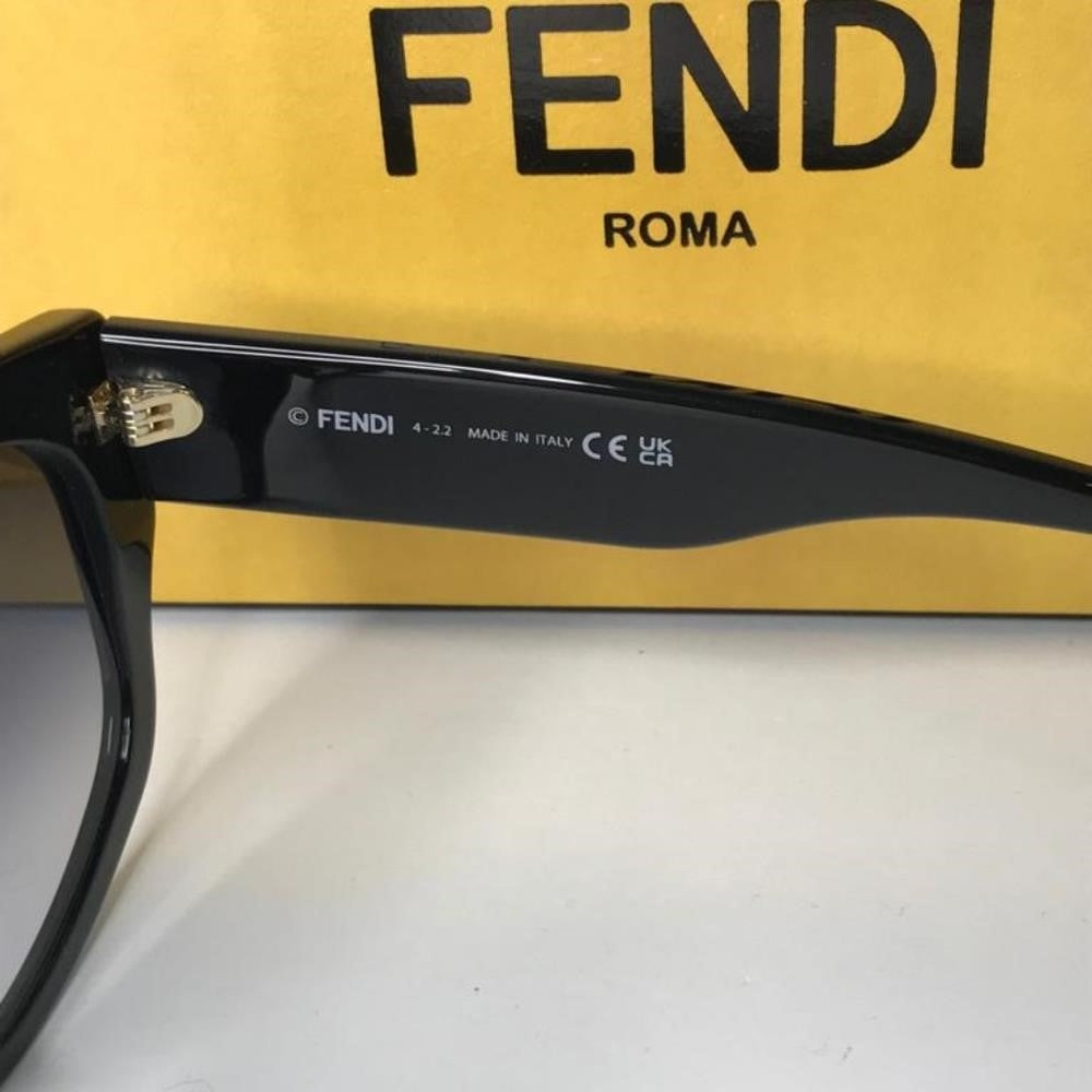 💯 Original  FENDI FE40017I OVERSIZED SUNGLASSES IN BLACK