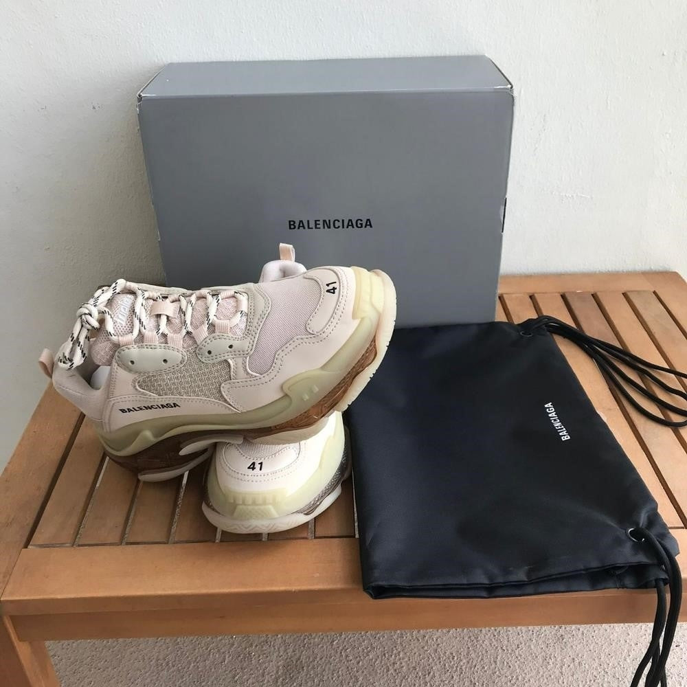 Authentic 💯 Balenciaga WOMEN'S TRIPLE S CLEAR SOLE SNEAKER IN BEIGE Leather SIZE US 11