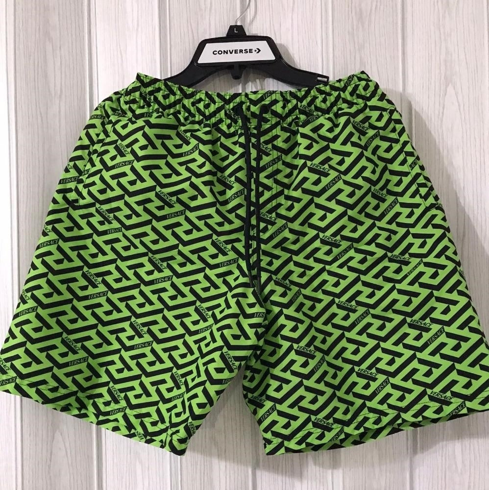 New -  💯 Original Trendy Versace Greca logo-print 🩳 Shorts green/black mon