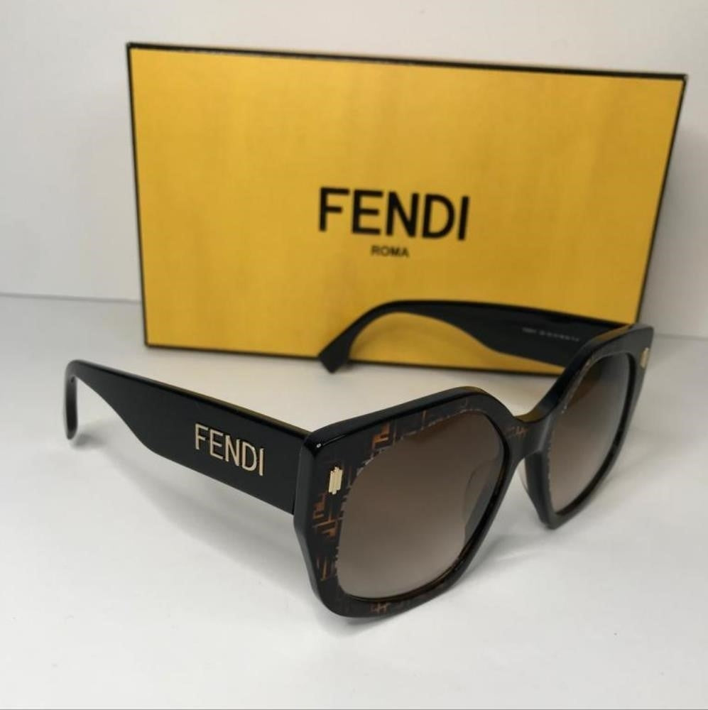 New- 💯 ORIG Fen­di FE40017I Geo­met­ric Square Sun­glass­es worn by Sut­ton S