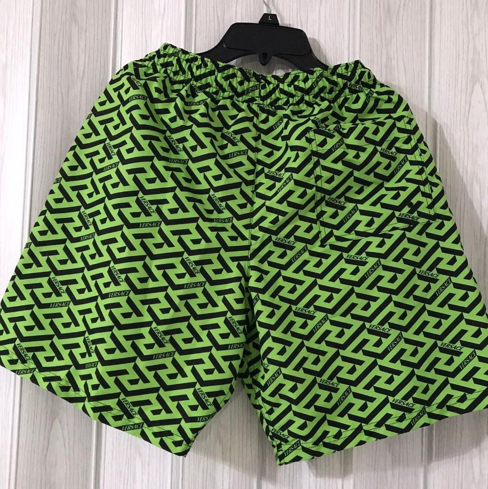 New -  💯 Original Trendy Versace Greca logo-print 🩳 Shorts green/black mon