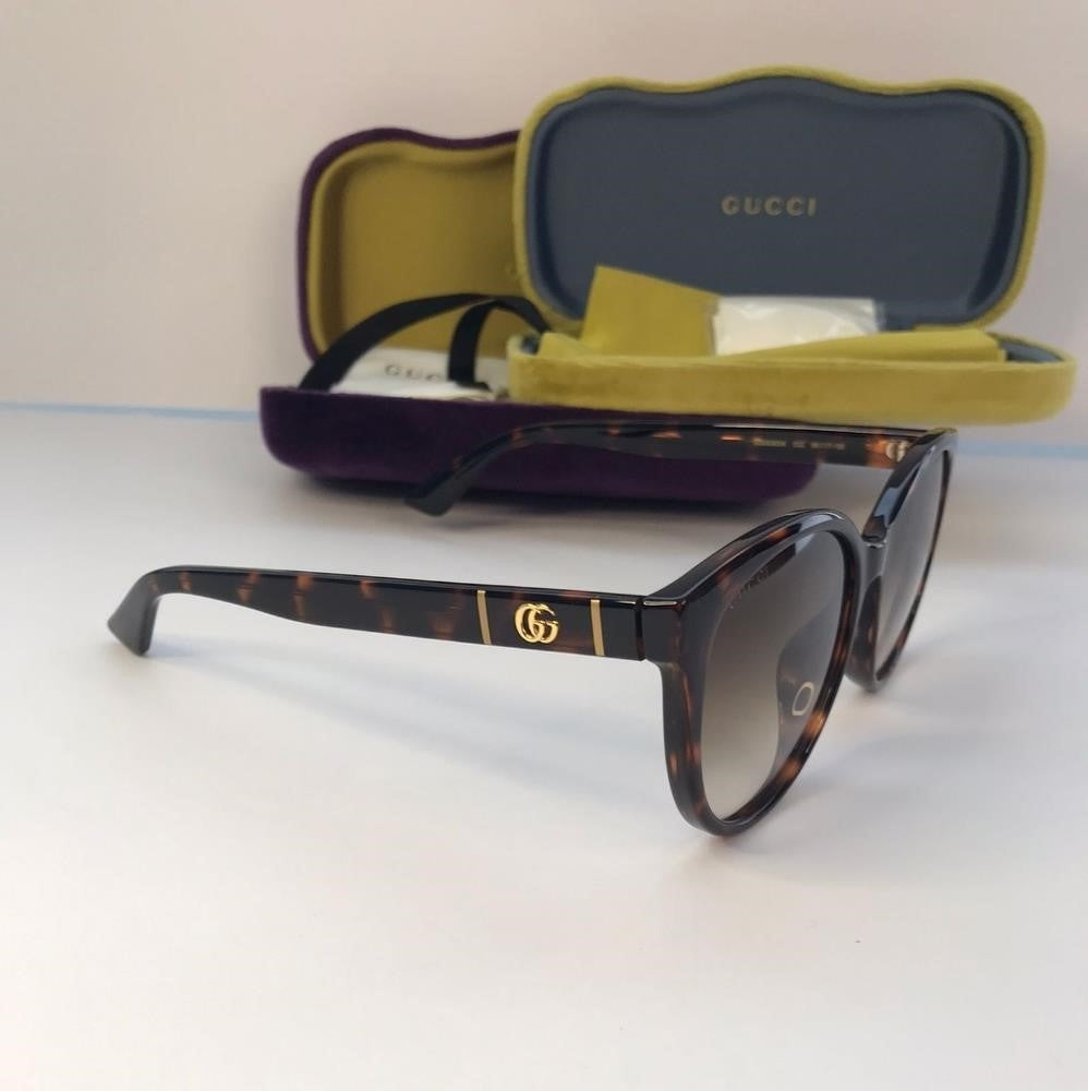 GUCCI GG0636SK 002 round Gucci sunglass comes in a dark havana frame with