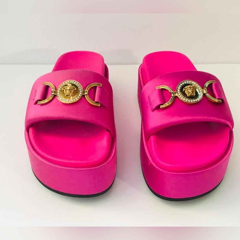 💯Original VERSACE Pink Medusa Biggie Platform Sandals Silk satin sandals in pink.