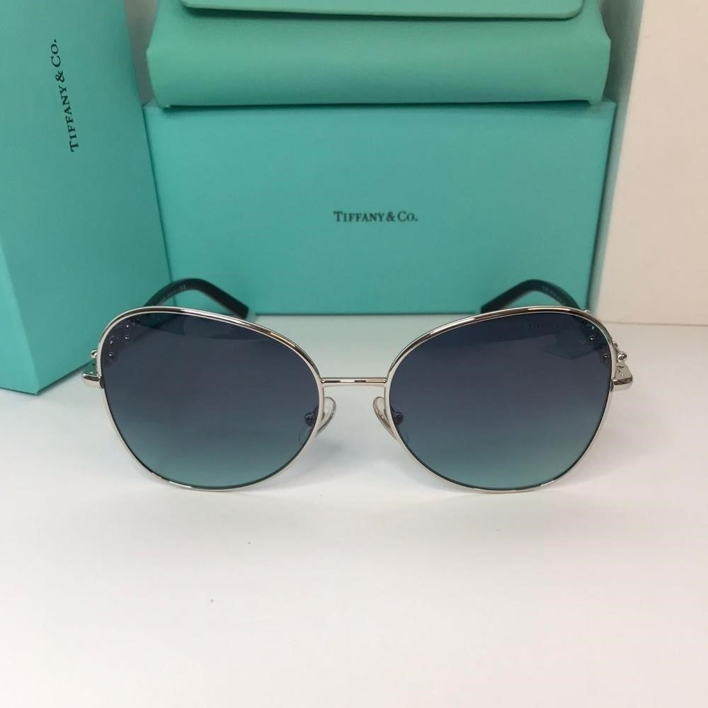 New - 💯 original TIFFANY TF3086 6001/9SThis aviator  sunglass comes in silver