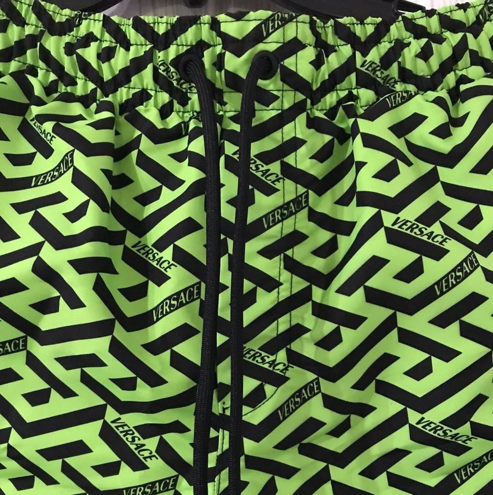 New -  💯 Original Trendy Versace Greca logo-print 🩳 Shorts green/black mon