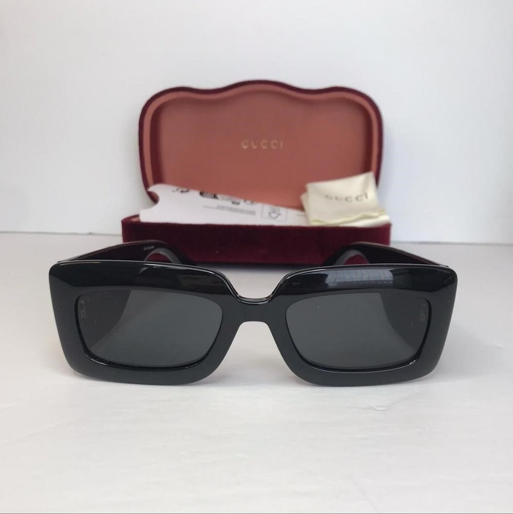 New - Authentic New Gucci GG0811S 001 Black / Grey Lenses