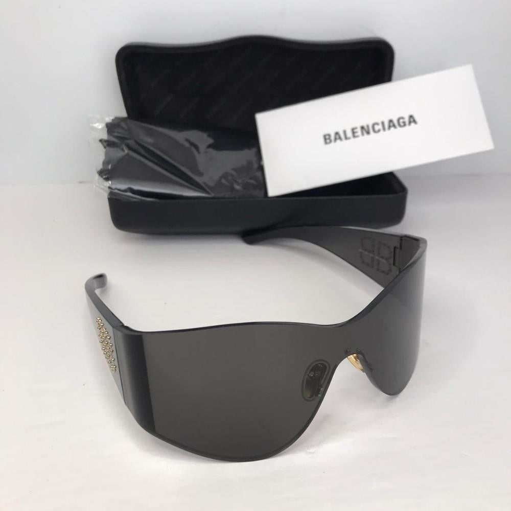 Authentic New BalenciagaMONO MASK SUNGLASSES | BB0122S seen  on Kim Kardashian