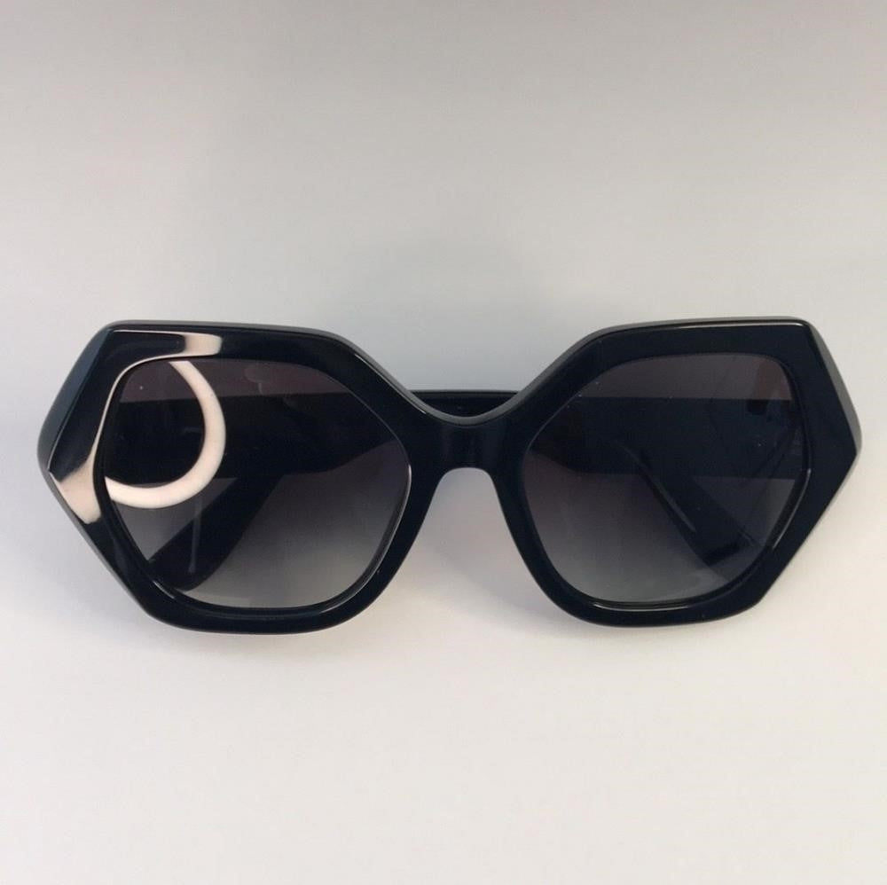 New Authentic Dolce and Gabbana Gradient Black Irregular Ladies Sunglasses DG440