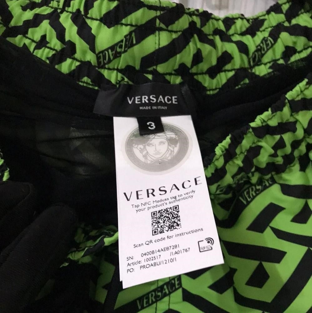 New -  💯 Original Trendy Versace Greca logo-print 🩳 Shorts green/black mon