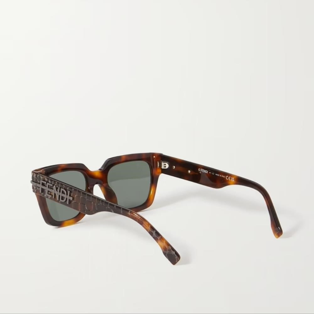 New - 💯 Original  Fendi FE40078I squared sunglasses