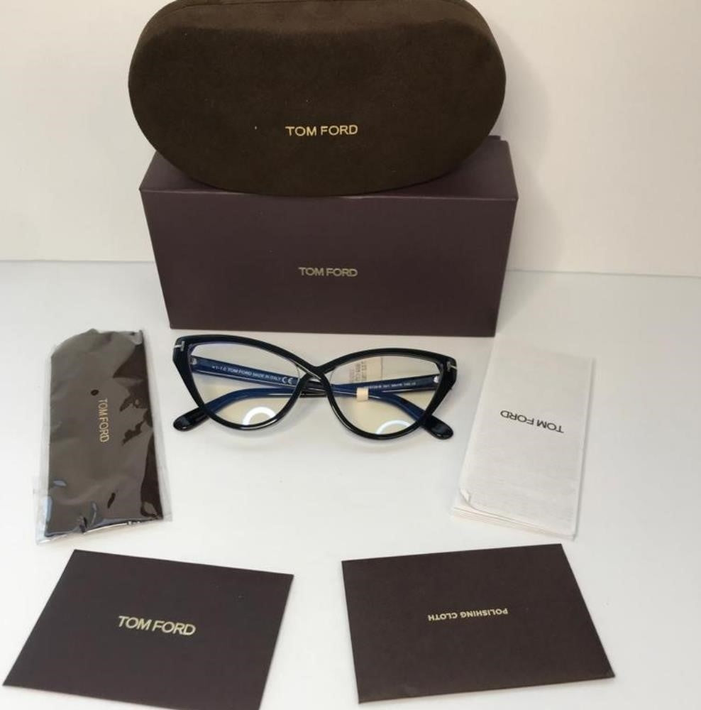 💯 Original TOM FORD FT5729-B/V 001This cat eye optical comes in a shiny black f