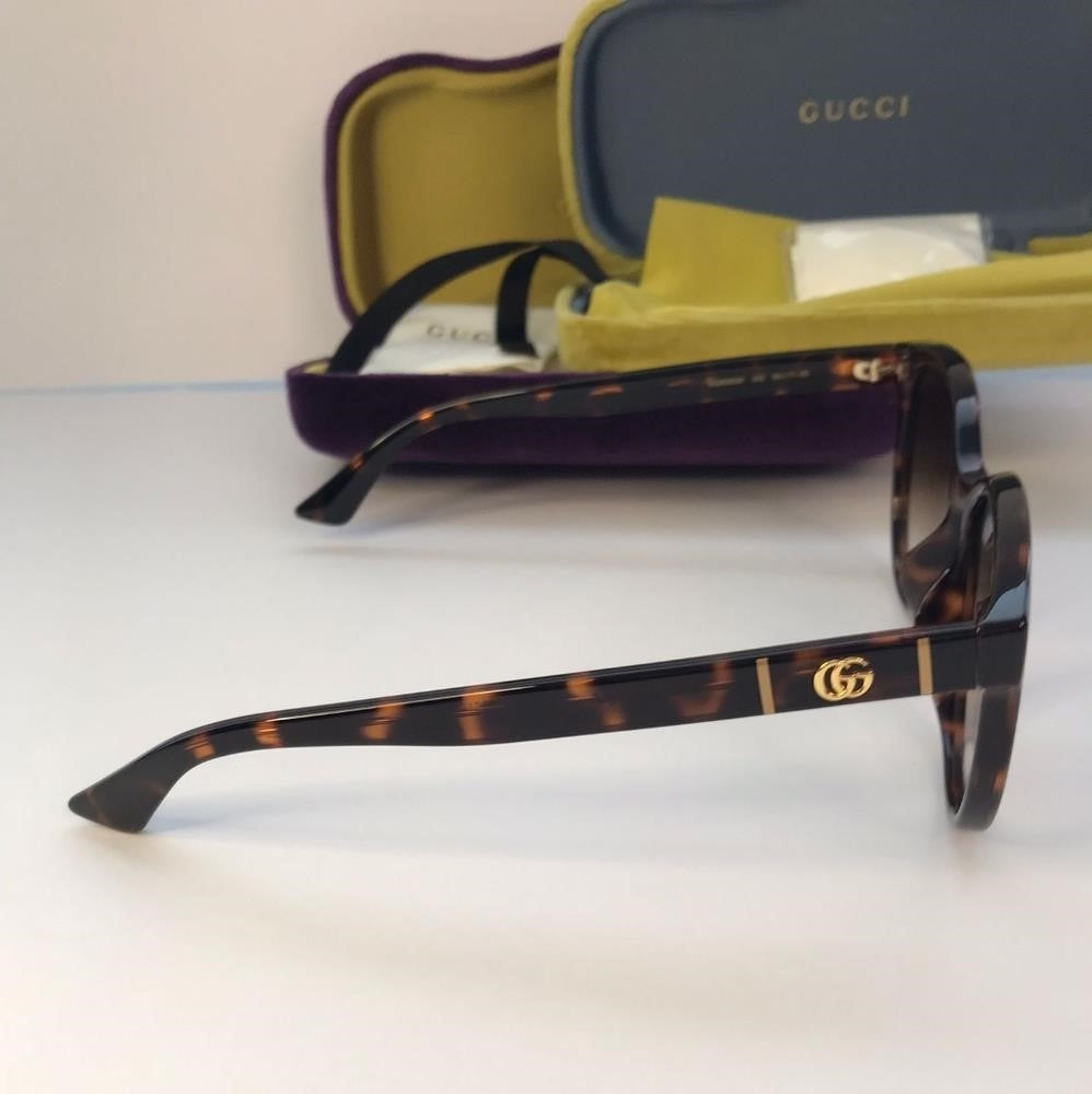 GUCCI GG0636SK 002 round Gucci sunglass comes in a dark havana frame with