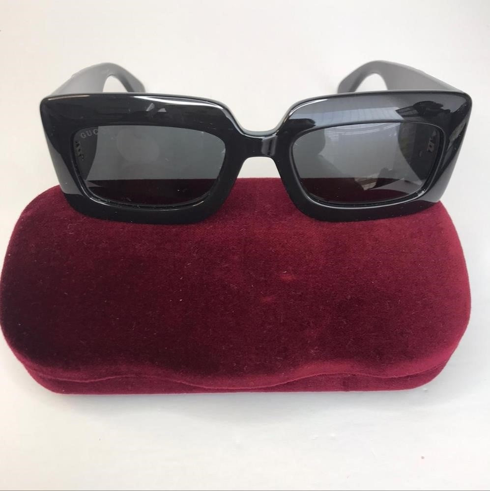 New - Authentic New Gucci GG0811S 001 Black / Grey Lenses