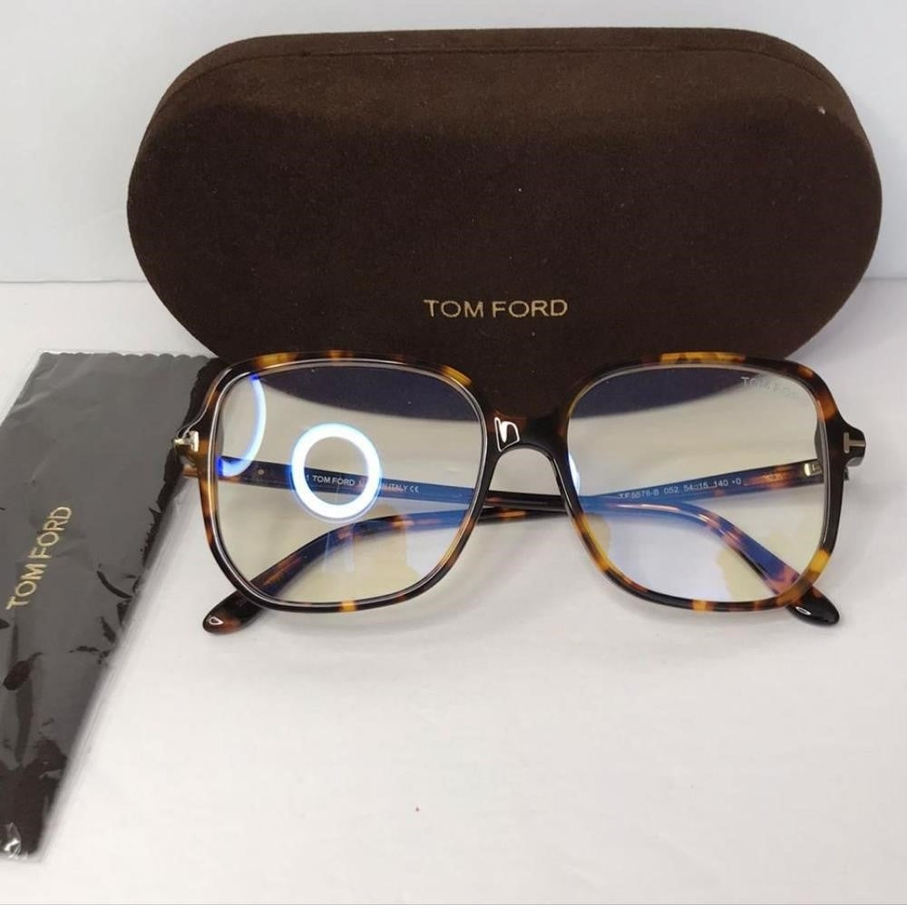 New 💯 Original TOM FORD FT5578-B/V 052This square Tom Ford optical comes in