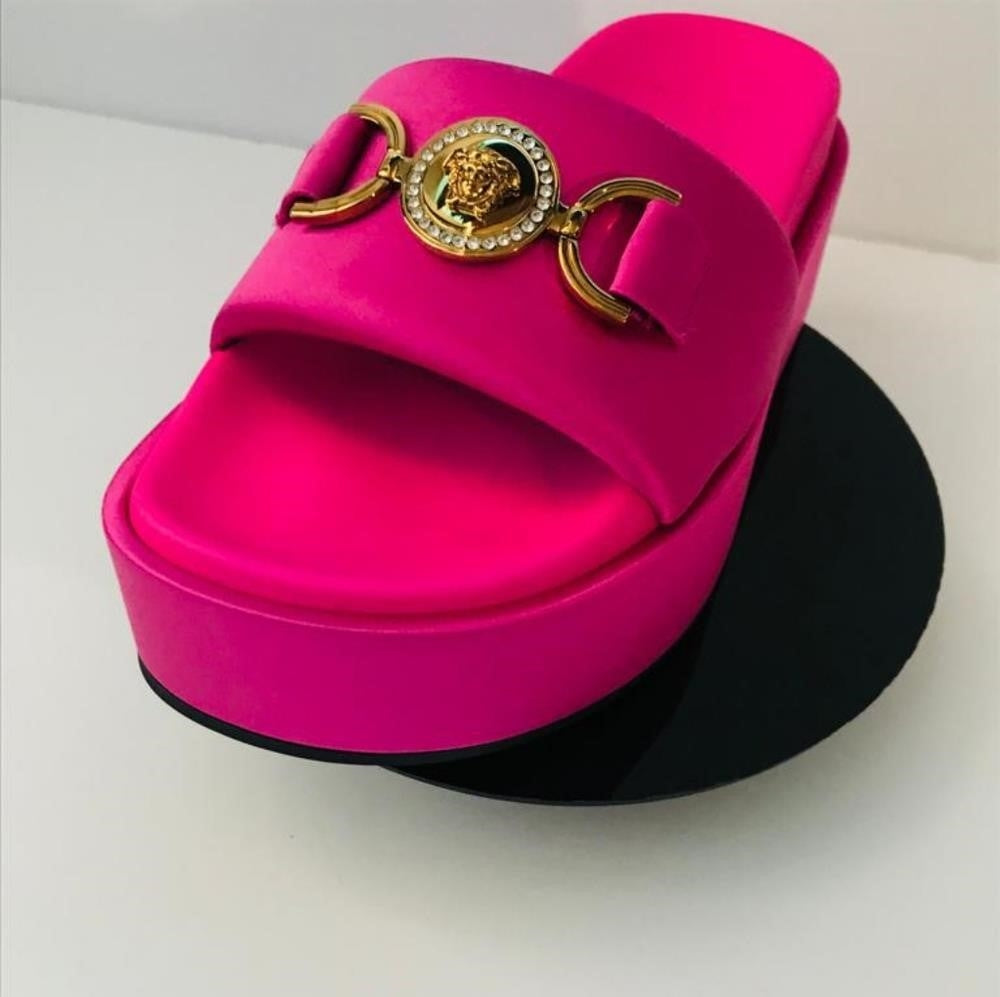 💯Original VERSACE Pink Medusa Biggie Platform Sandals Silk satin sandals in pink.