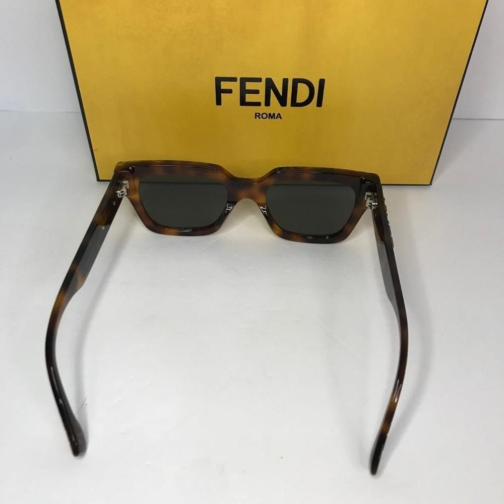 New - 💯 Original  Fendi FE40078I squared sunglasses