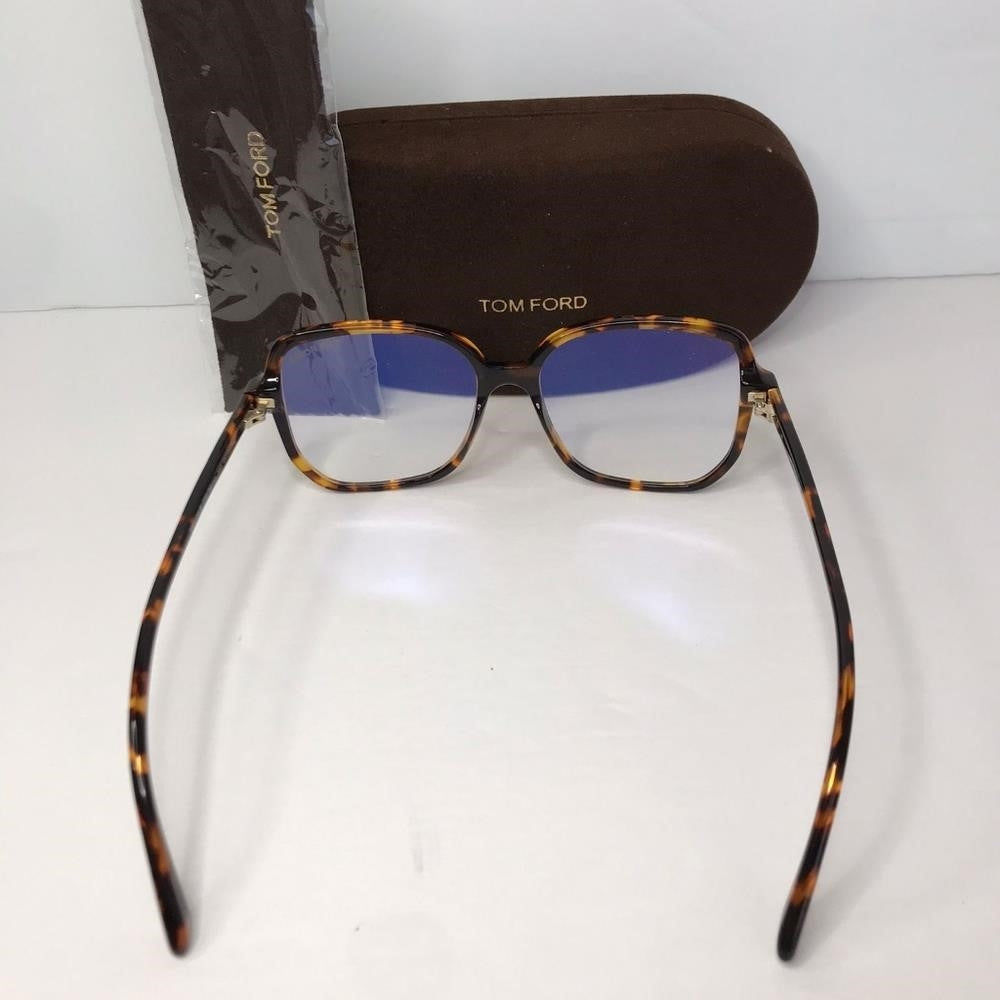 New 💯 Original TOM FORD FT5578-B/V 052This square Tom Ford optical comes in