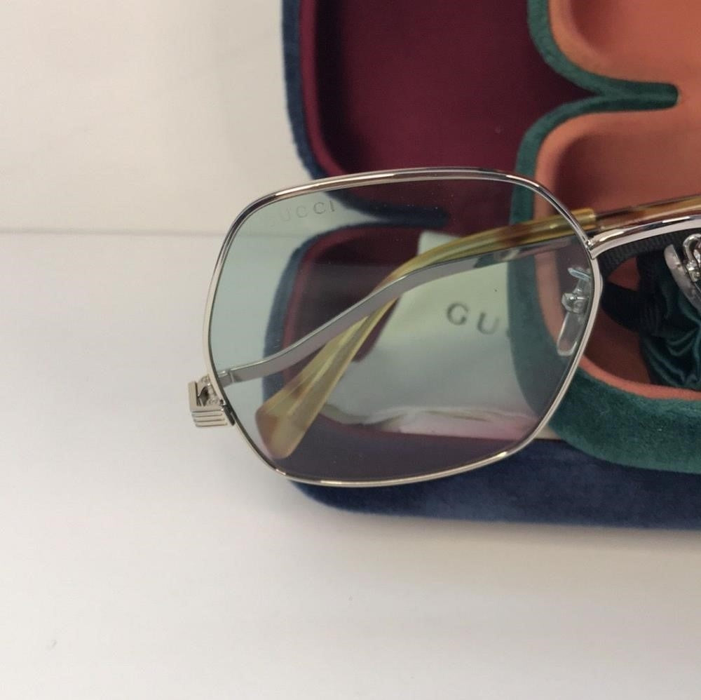 New 💯 Authentic- Gucci Logo GG0972S 004 blue to cherry red lens.sunglasses