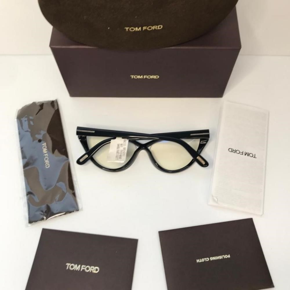 💯 Original TOM FORD FT5729-B/V 001This cat eye optical comes in a shiny black f