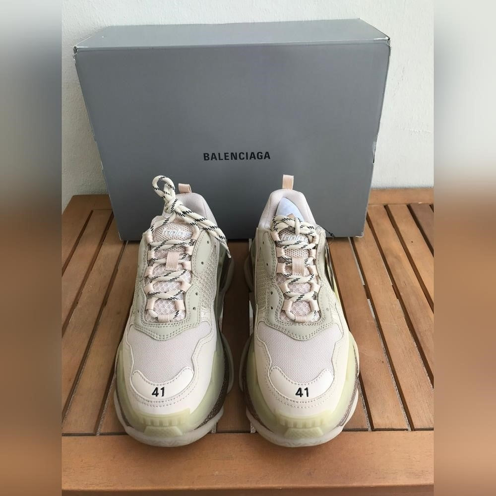 Authentic 💯 Balenciaga WOMEN'S TRIPLE S CLEAR SOLE SNEAKER IN BEIGE Leather SIZE US 11