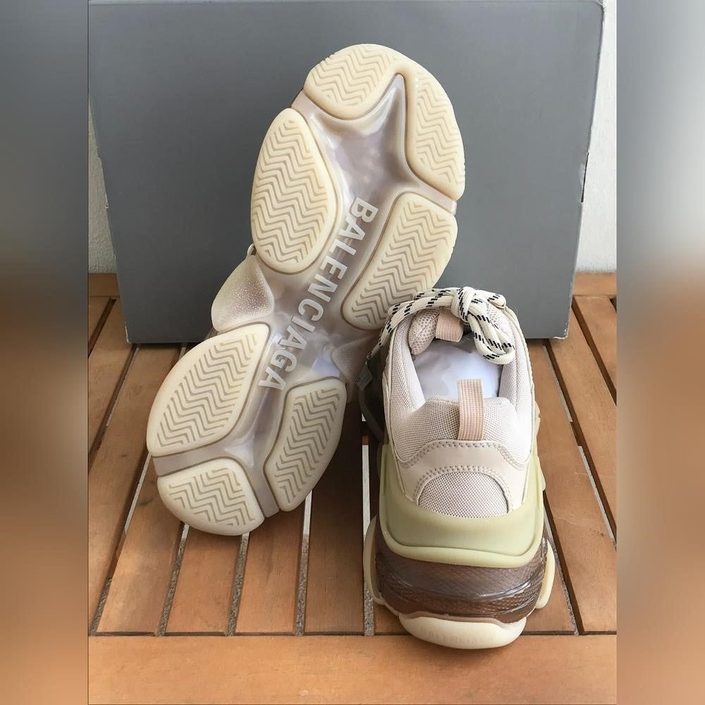 New 💯 Original Balenciaga WOMEN'S TRIPLE S CLEAR SOLE SNEAKER IN BEIGE