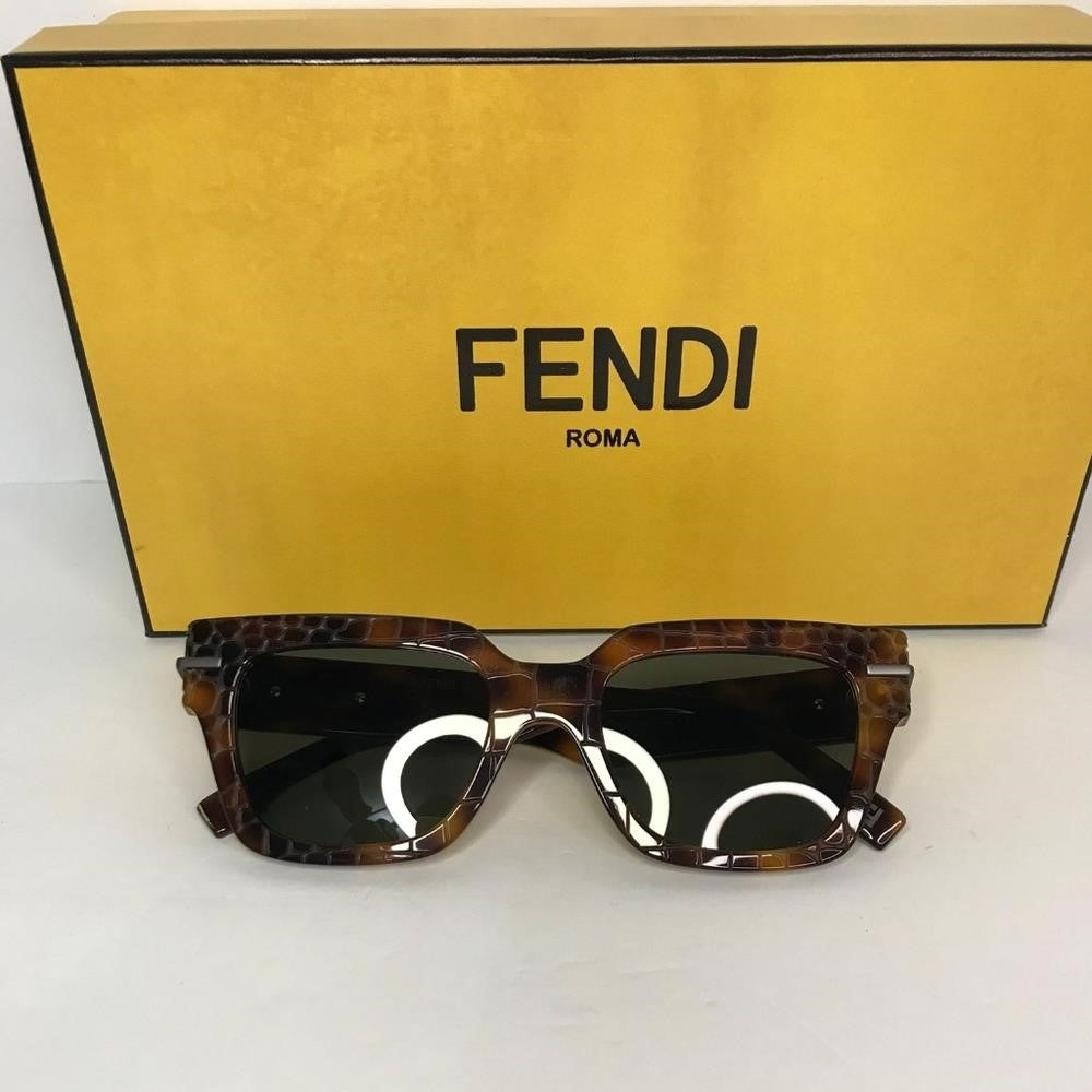 💯 Original  Fendi FE40078I squared sunglasses