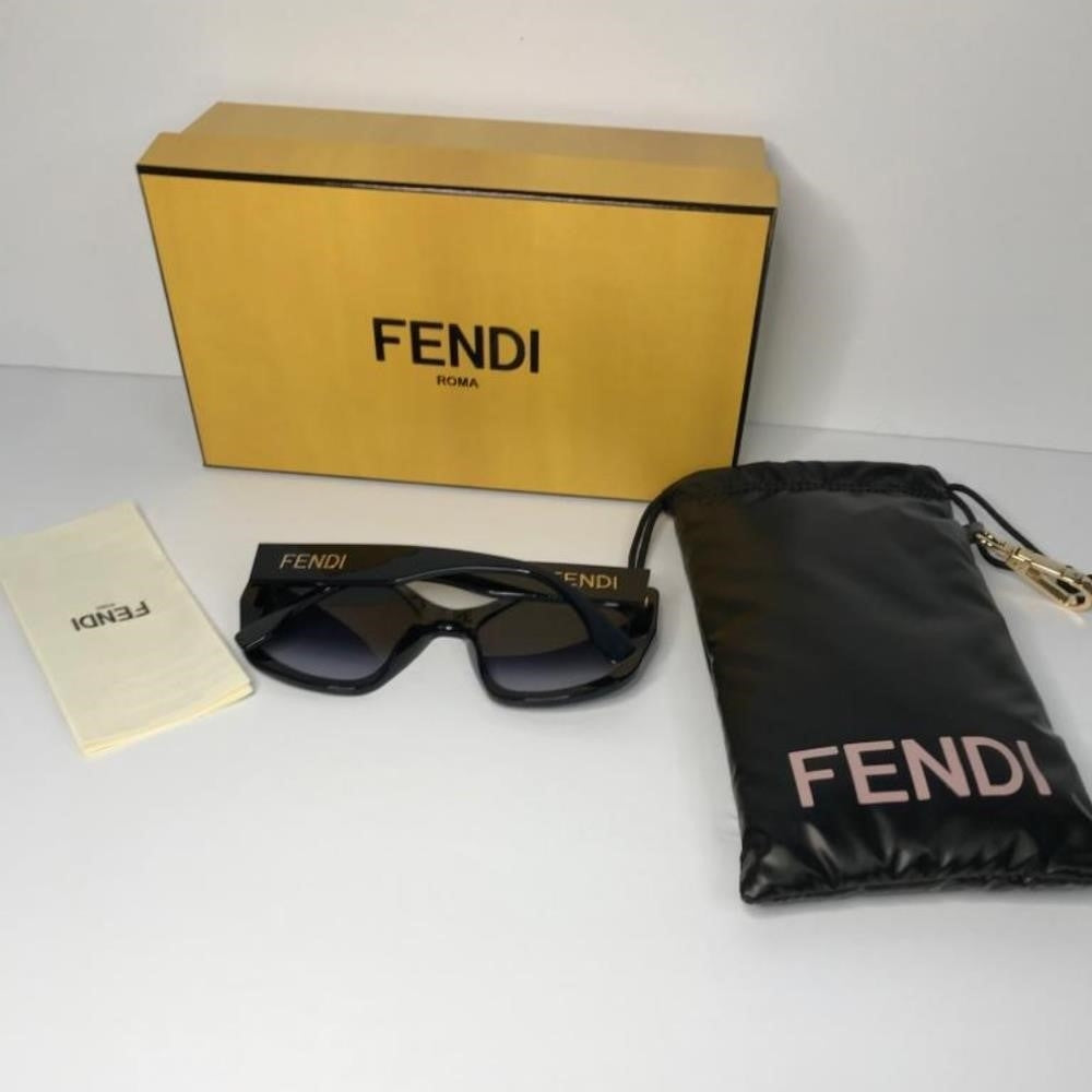 💯 Original  FENDI FE40017I OVERSIZED SUNGLASSES IN BLACK