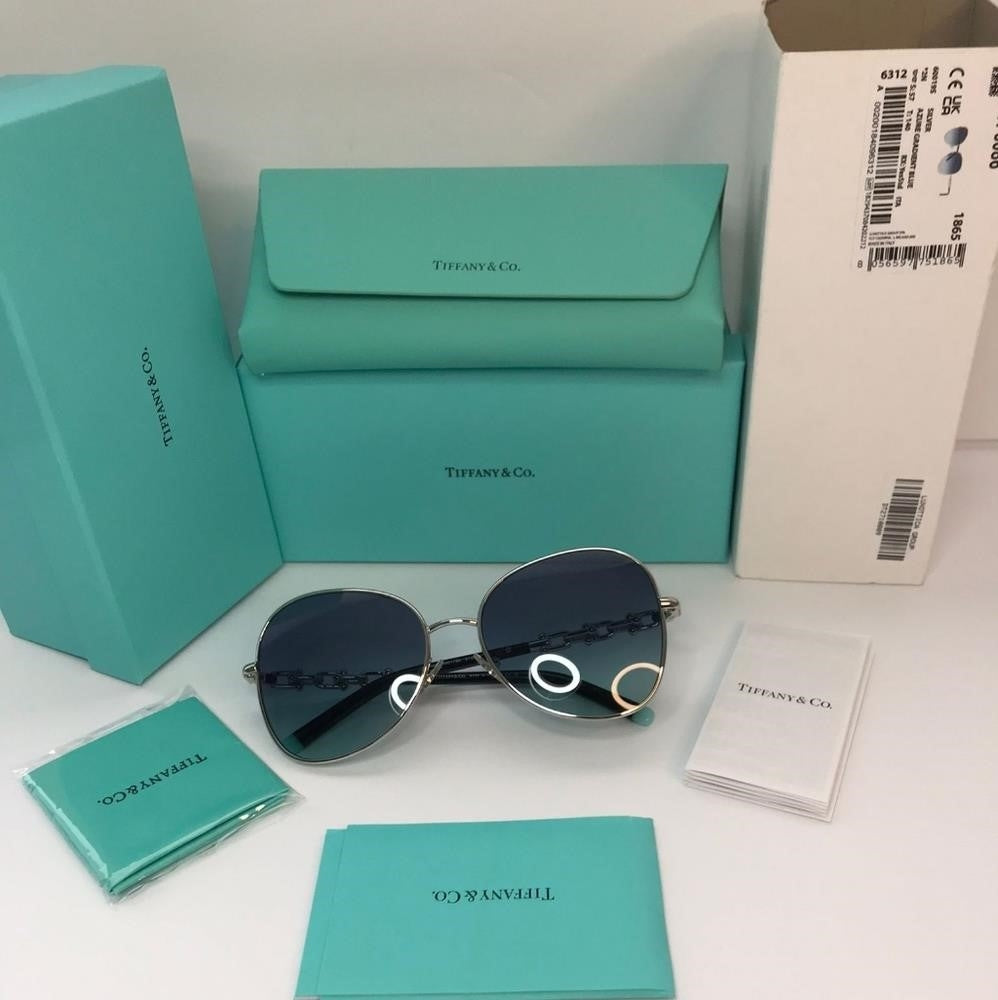 New - 💯 original TIFFANY TF3086 6001/9SThis aviator  sunglass comes in silver